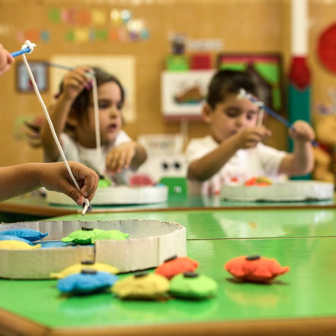 Con los juegos Montessori