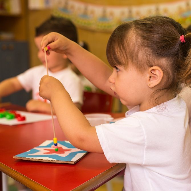 Con los juegos Montessori